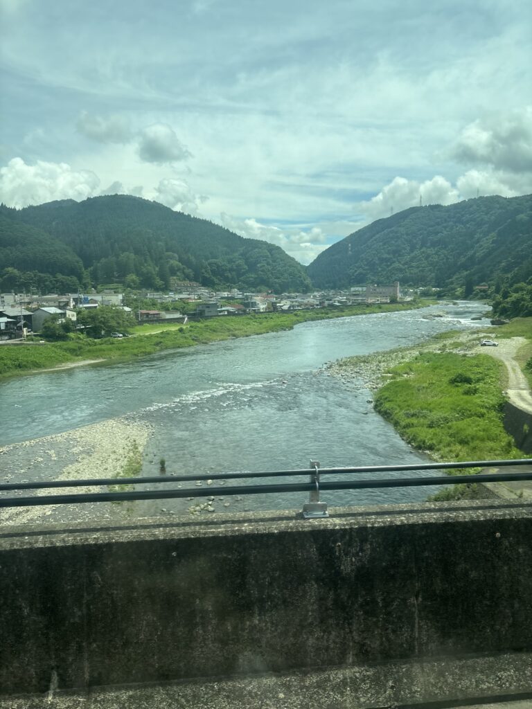 岐阜駅行きの高速バスから見える風景