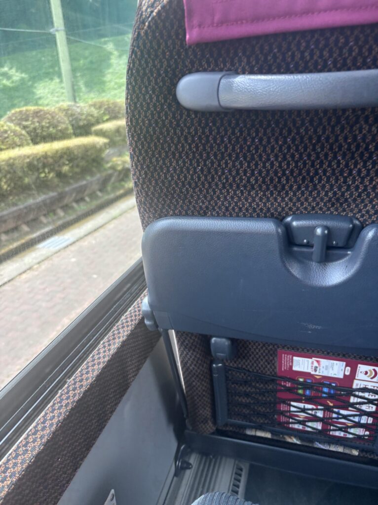 岐阜駅に向かう高速バスの座席