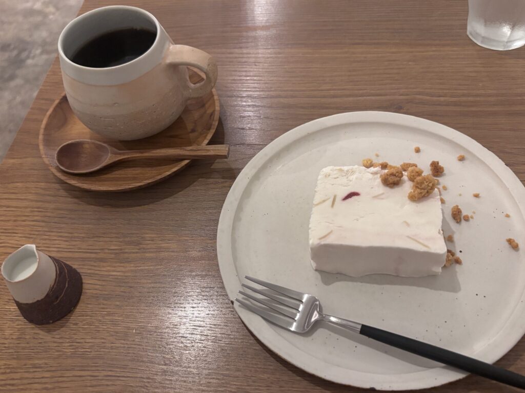 コーヒーとアイスケーキ