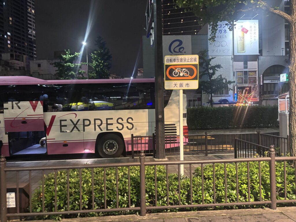 大阪に到着した高速バス